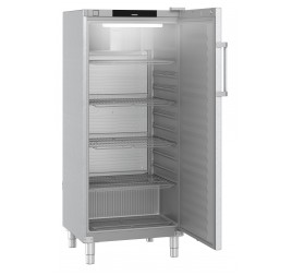 571 literes Liebherr teli ajtós hűtőszekrény - rozsdamentes külsővel (GN2/1)